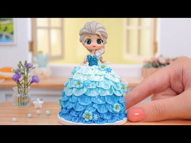 Miniature Princess Elsa Cake Decorating