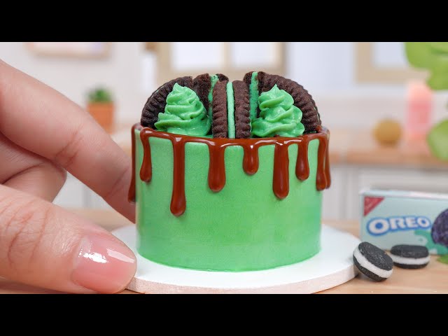 Miniature Oreo Chocolate Cake Decorating