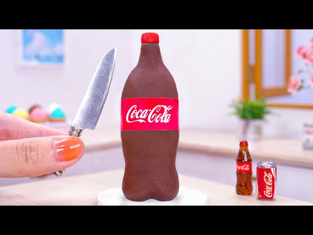 Miniature Coca-Cola Fondant Cake Decorating