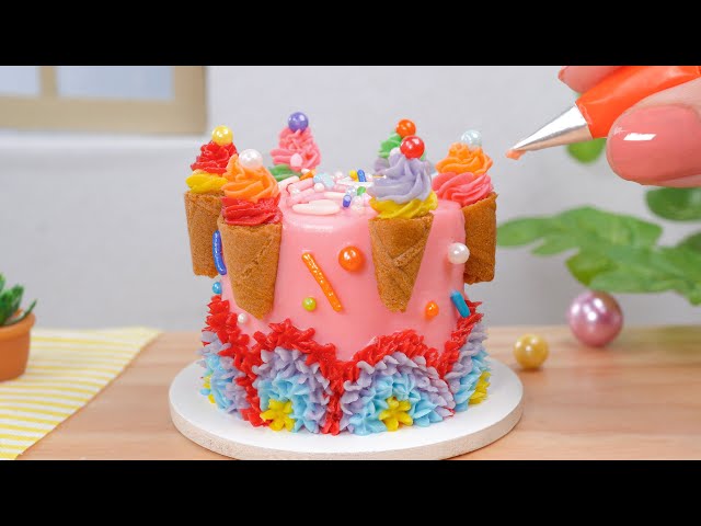 Sweet Miniature Ice Cream Cake Decorating