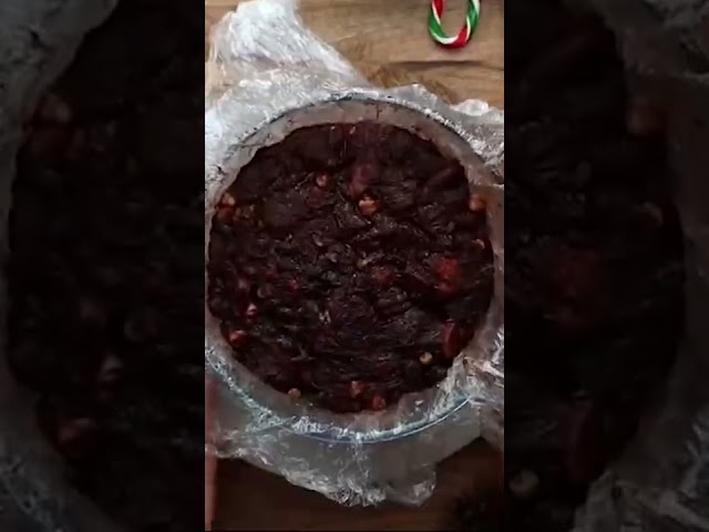 Christmas Puddings Biscuit Cake