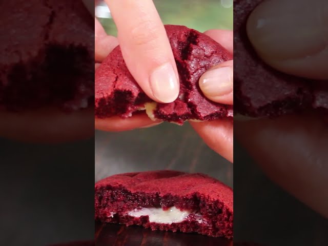 Red Velvet Stuffed Cookies