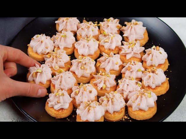 Pastry crackers with mortadella mousse