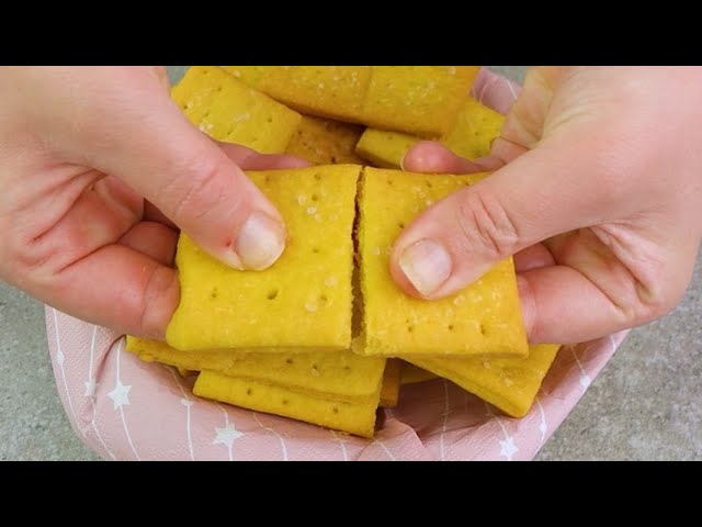 Homemade turmeric crackers