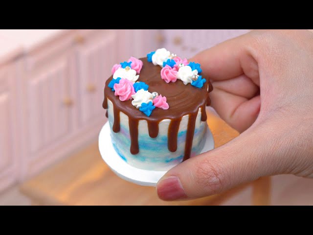 Delicious Miniature Chocolate Cake Design