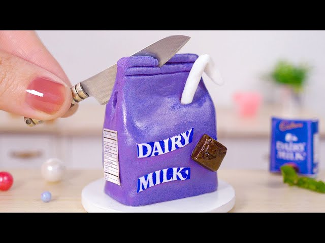 Miniature Realistic Fondant Cake Design