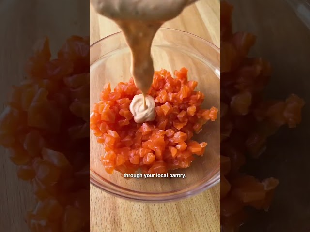 Spicy salmon bagel bites