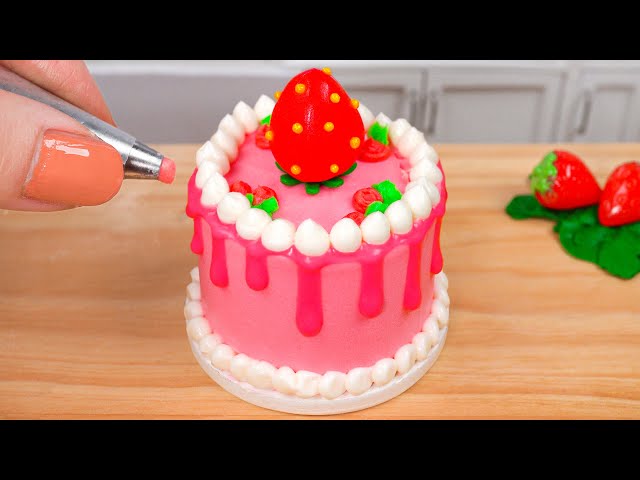 Miniature Strawberry Cake Decorating Idea