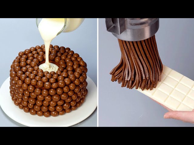 Satisfying melted chocolate cake decoration