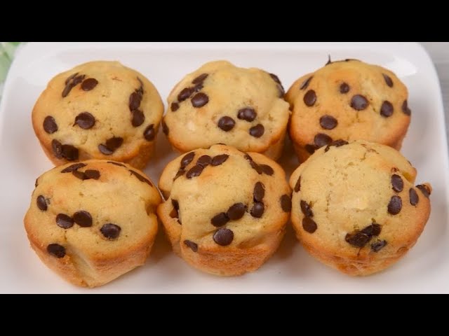 Apple muffins with chocolate chips: fluffy and absolutely delicious