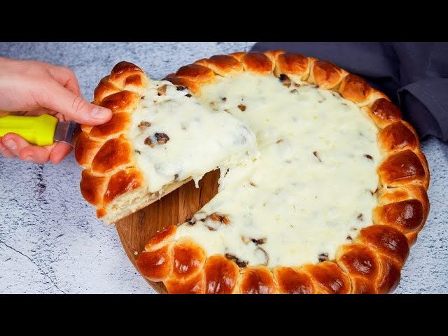 Savory pie with mushrooms and bechamel: delicious and easy to make