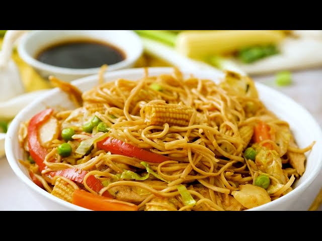 Yakisoba (Japanese Stir Fry Noodles) with Chicken