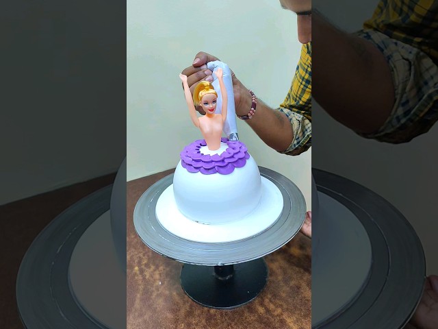 Doll cake design