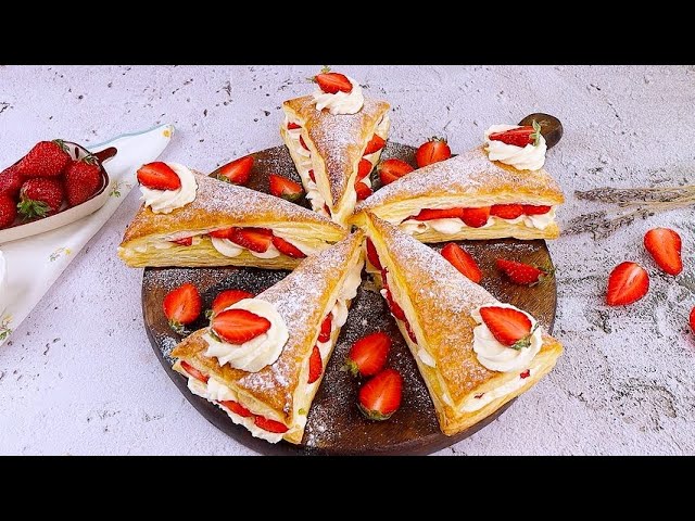 Puff pastry triangles with strawberries