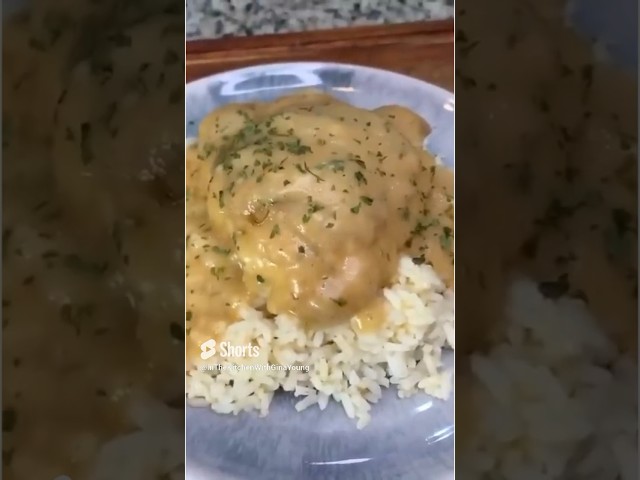 Mouthwatering Southern Smothered Chicken