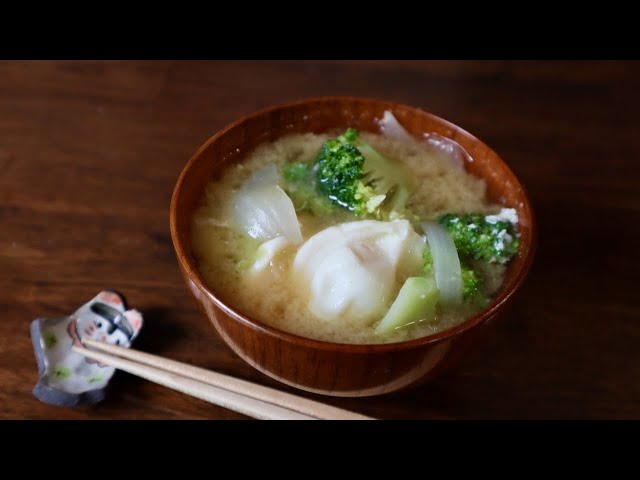Miso Soup with Broccoli, Onion, and Egg