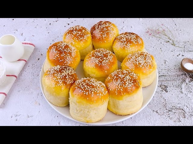 Burger buns: fluffy and delicious