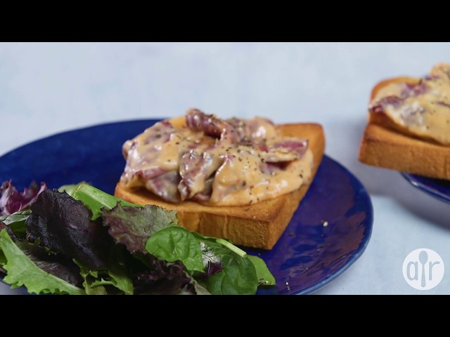 How to Make Creamed Chipped Beef on Toast