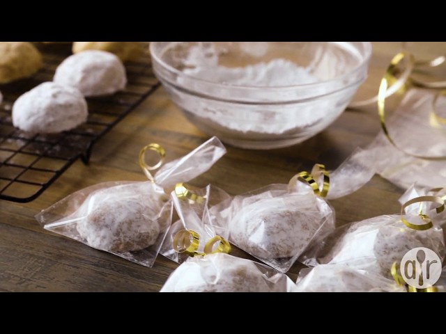 How to Make Mexican Wedding Cookies