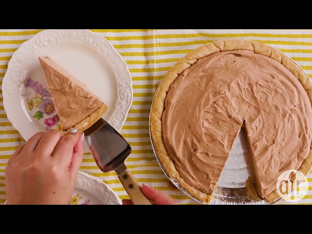 How to Make Creamy Chocolate Mousse Pie