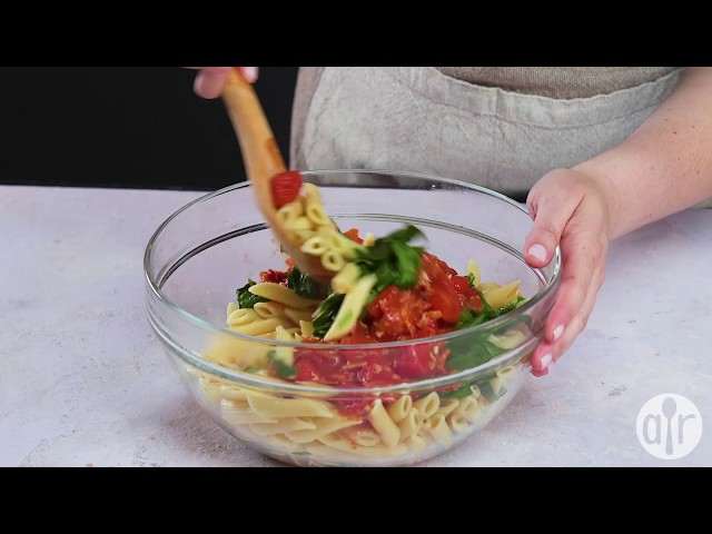 How to Make Penne Pasta with Spinach and Bacon