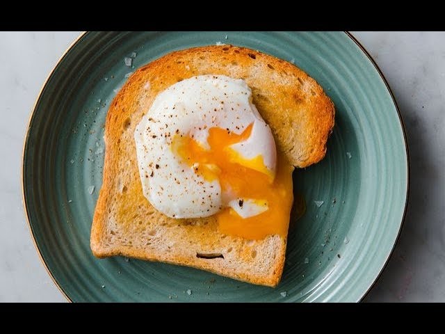 How To Poach An Egg Perfectly Delish Insanely Easy
