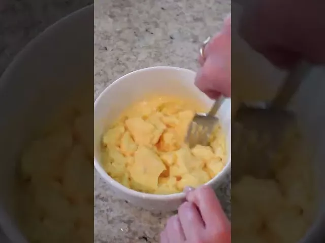 Fluffy Scrambled Eggs in the Microwave
